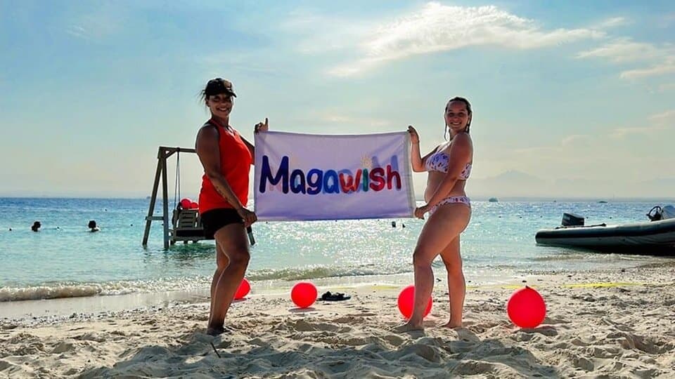 Magawish Island girls on the beach