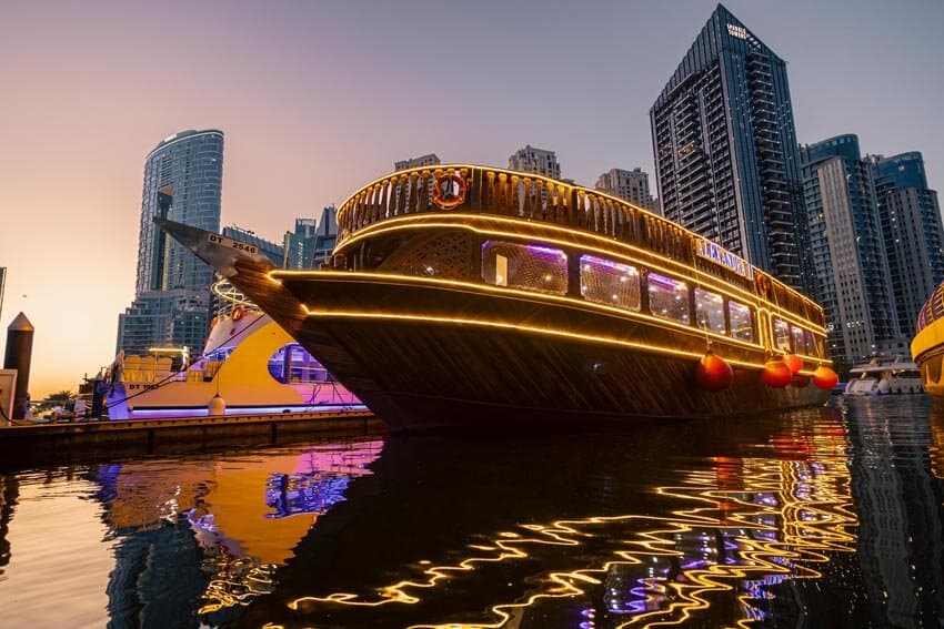 Alexandra 2 - dinner cruise, berthing.