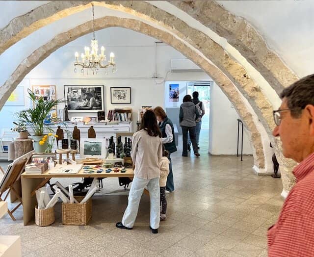 Windy, Car-Free Streets