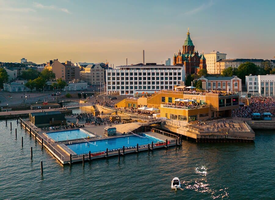 Allas Pool is a lively meeting place that combines urban culture, relaxing by the water and live music. We are located right next to the Market Square, surrounded by the sea, offering a place where you can forget the hustle and bustle of everyday life. Whether it’s a refreshing morning swim, a relaxing sauna session, a memorable concert or a dinner in a seaside atmosphere, every moment is a chance to take a breath and enjoy life.