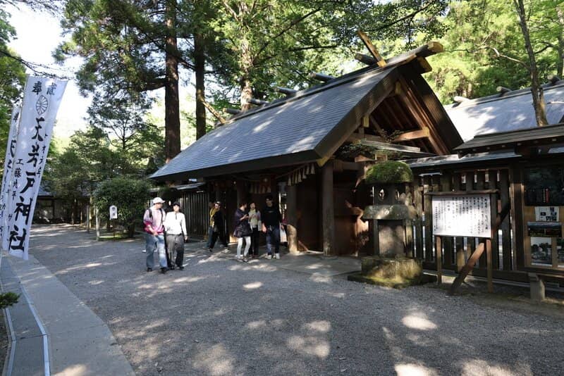Tranquil Shrine Grounds