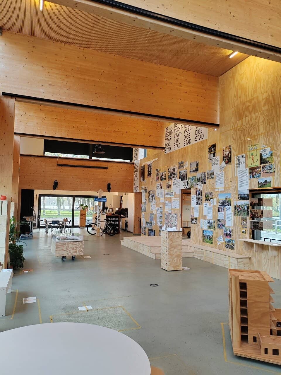 Cozy On-site Cafe