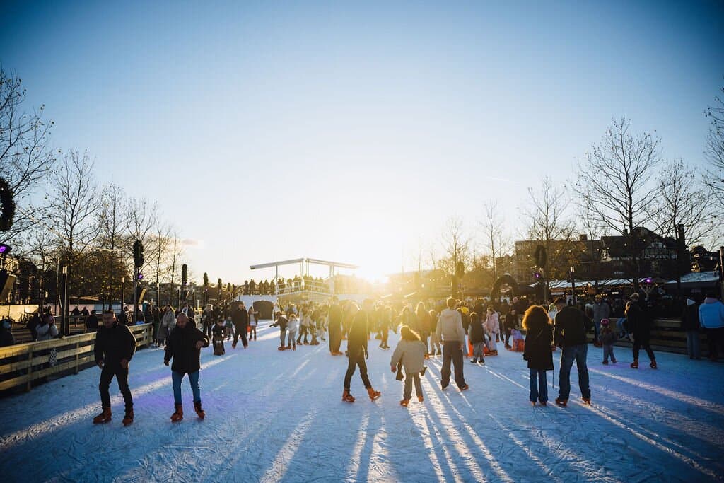 Schaatsen onder de winterzon