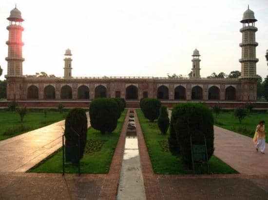 Mughal Architectural Traces