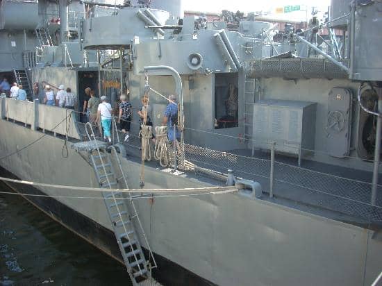 Gun Mounts & Deck