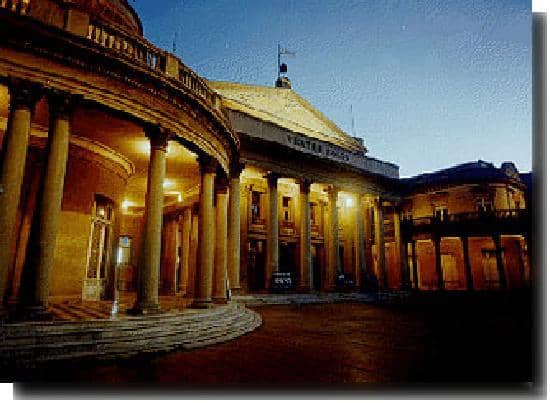 Local Cafes & Gardens