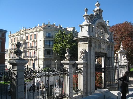 cerca del parque del retiro