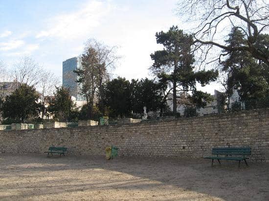 Leafy Gardens & Petanque Courts