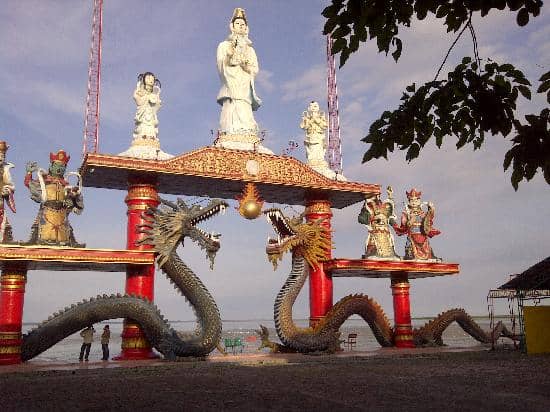 Dewi Kwan Im Statue