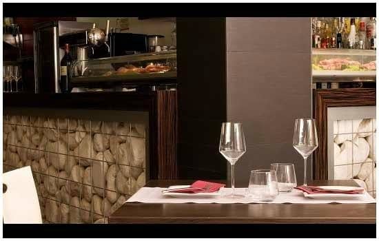 Vibrant Tapas Alley Experience