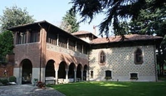 Questo è il vero Museo Archeologico Sutermeister di Legnano. L'altra foto è falsa.