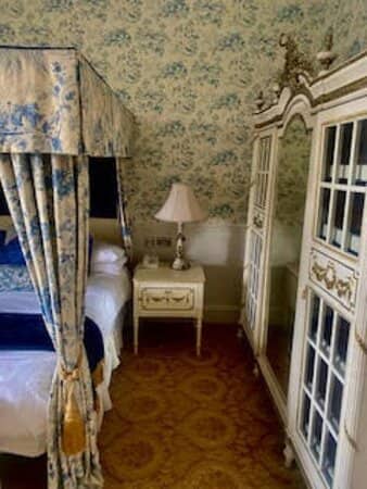 Library Restaurant Dining