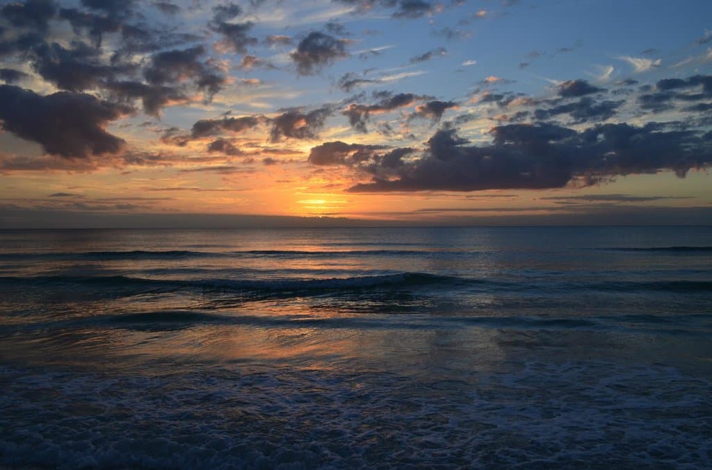 Playa Crescent al atardecer