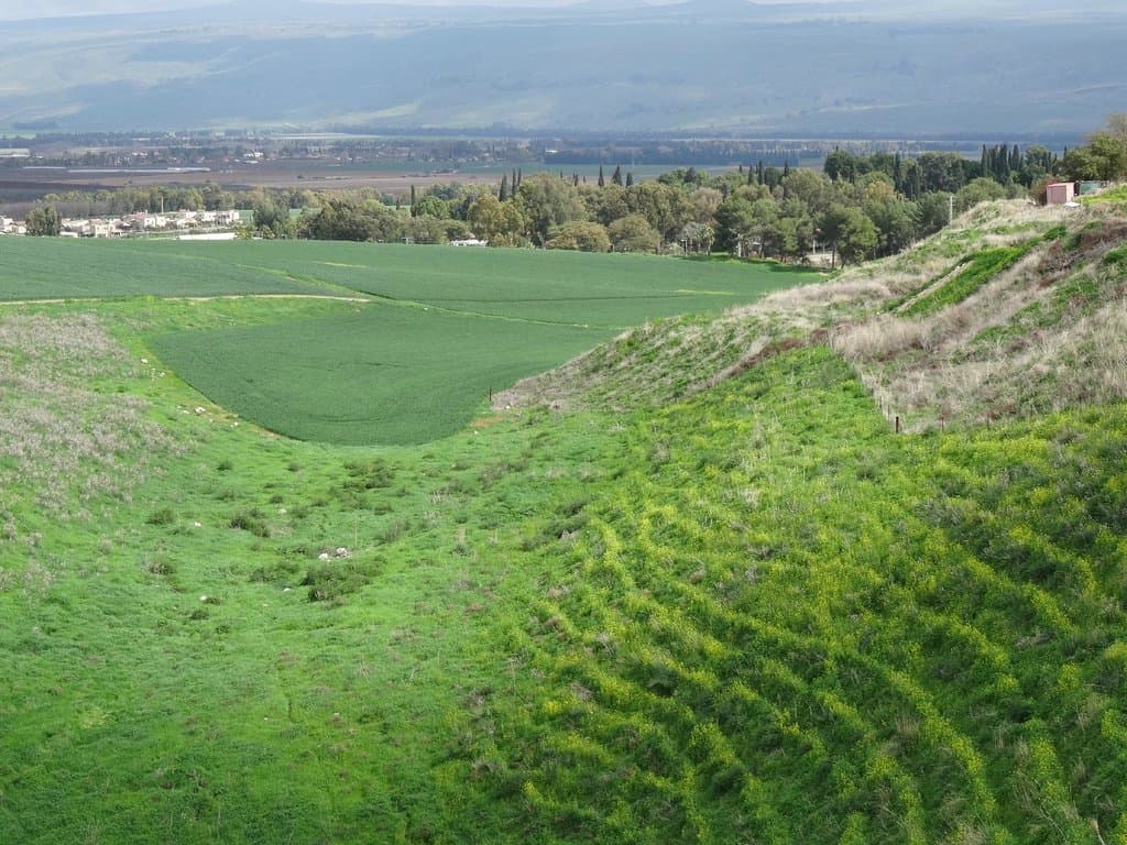 View of surrounding valley from the tel
