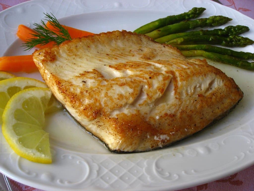 filet d'omble chevalier au beurre et aux asperges