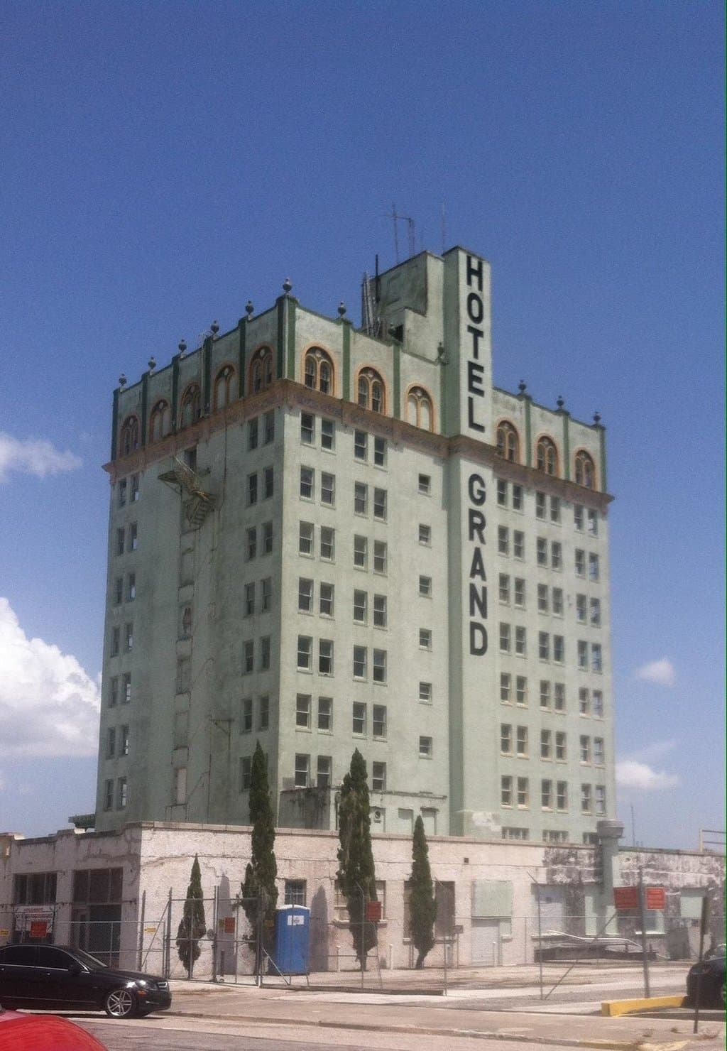Hotel grand