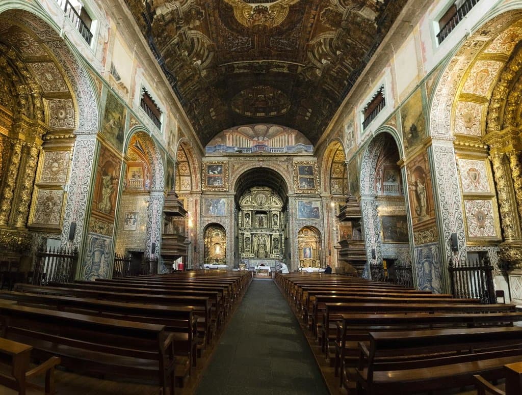 Vista geral da nave da Igreja do Colégio dos Jesuítas do Funchal.
