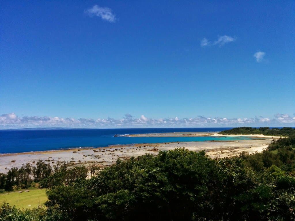 『あやまる岬』から望む奄美の海