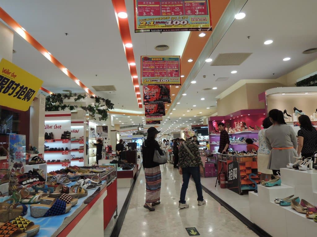 婦人靴売場