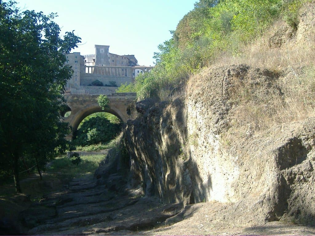 pitigliano visto dalla necropoli