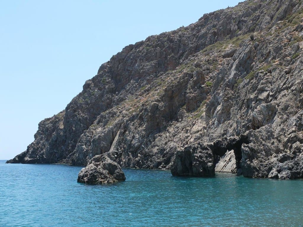 Живописный берег как награда после ущелья.