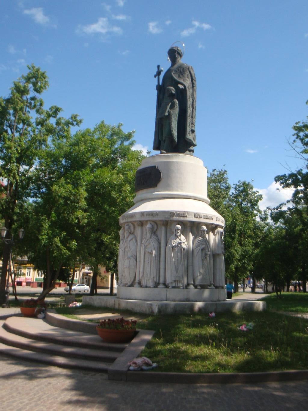 Памятник Святой равноапостольной княгине Ольге