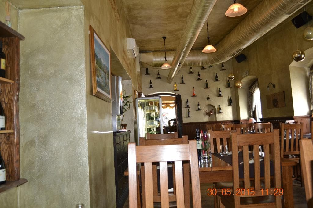 dining area trough main entrance