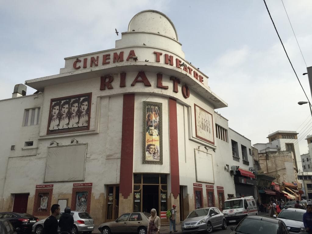 Le plus ancien cinéma de Casablanca toujours en activité avec sa superbe façade année 30.