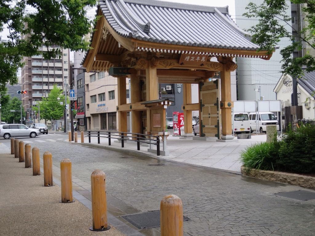 博多駅から10分以内で喧騒を逃れられる