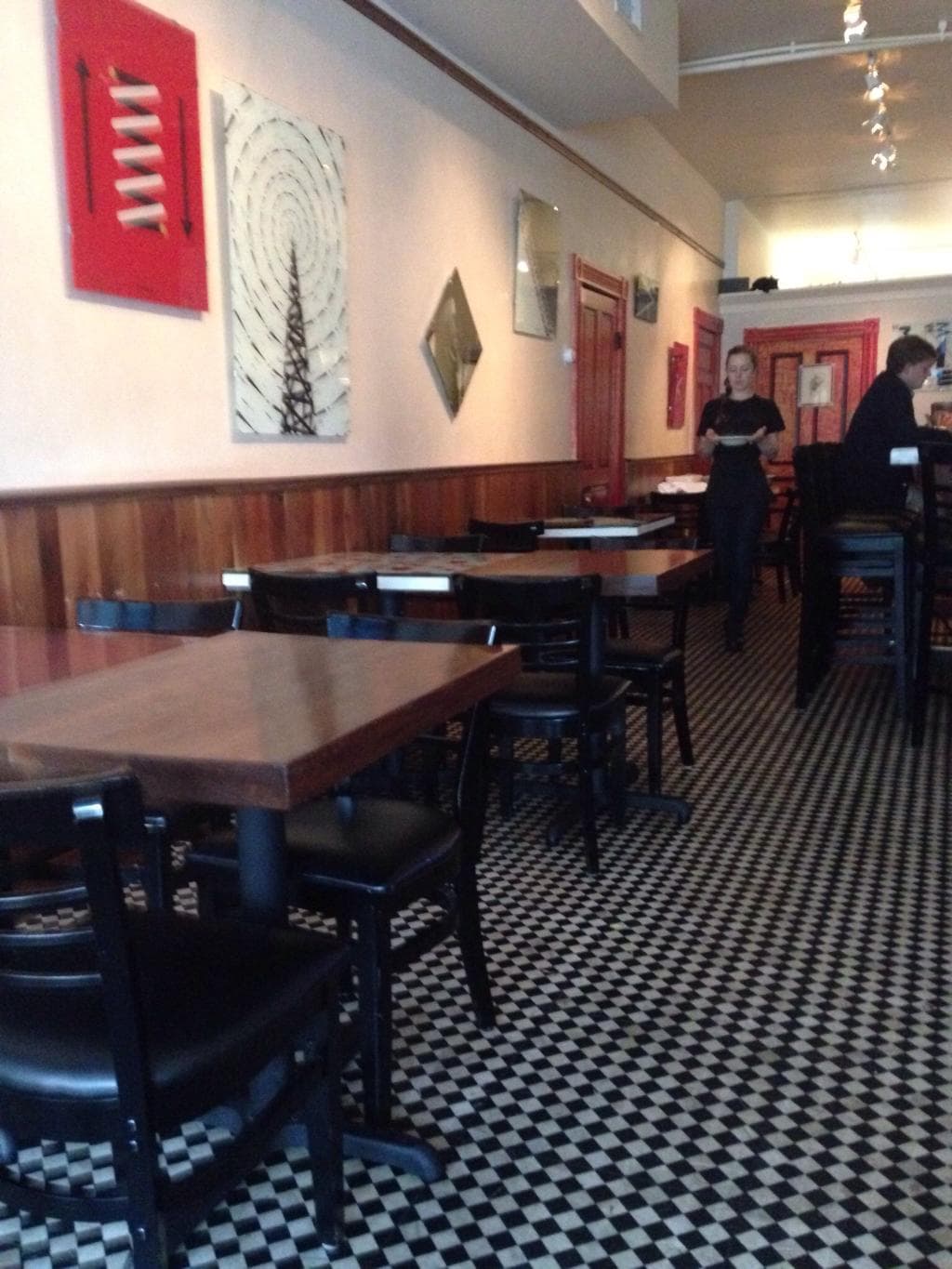 What a hidden gem. Help was very accommodating and the cuisine was fresh and interesting. Wel