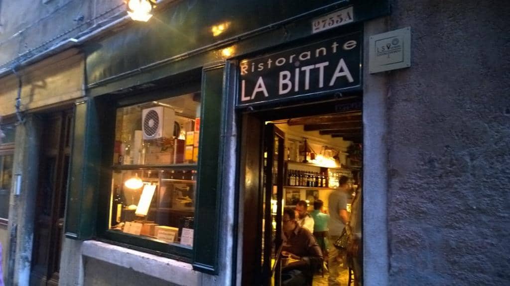 Cozy & Rustic Atmosphere