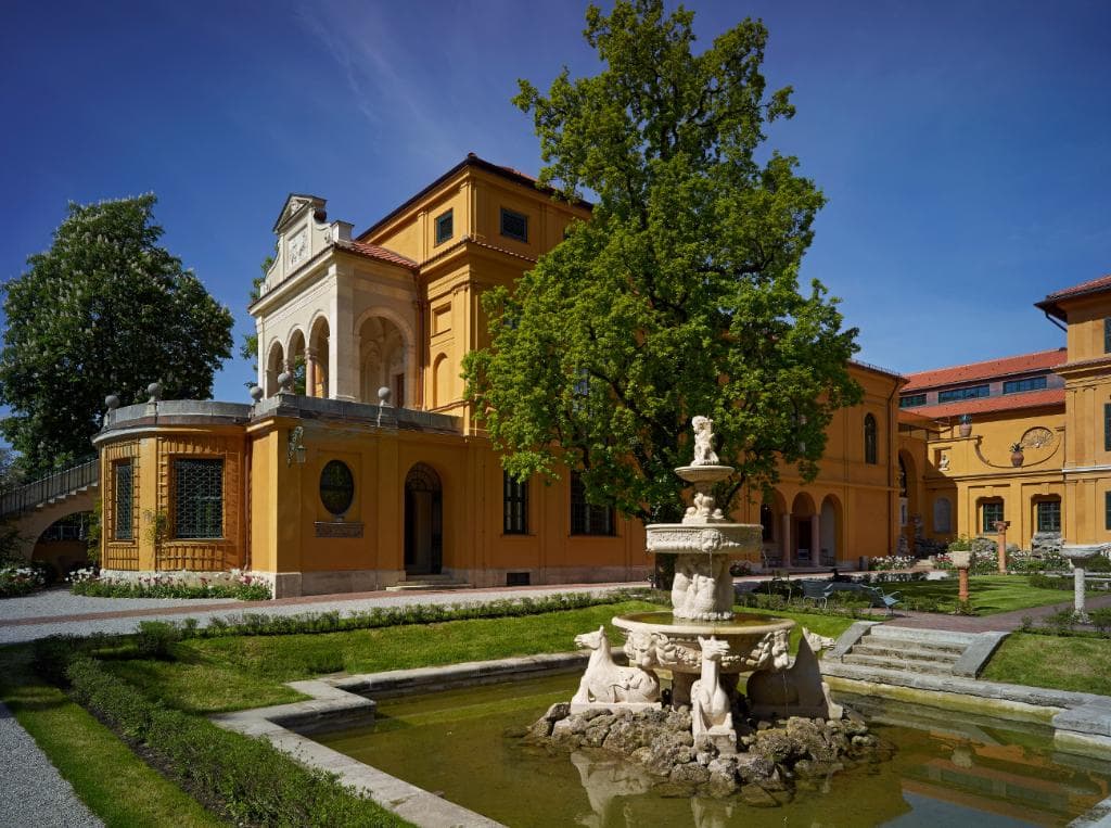 Städtische Galerie im Lenbachhaus und Kunstbau, München