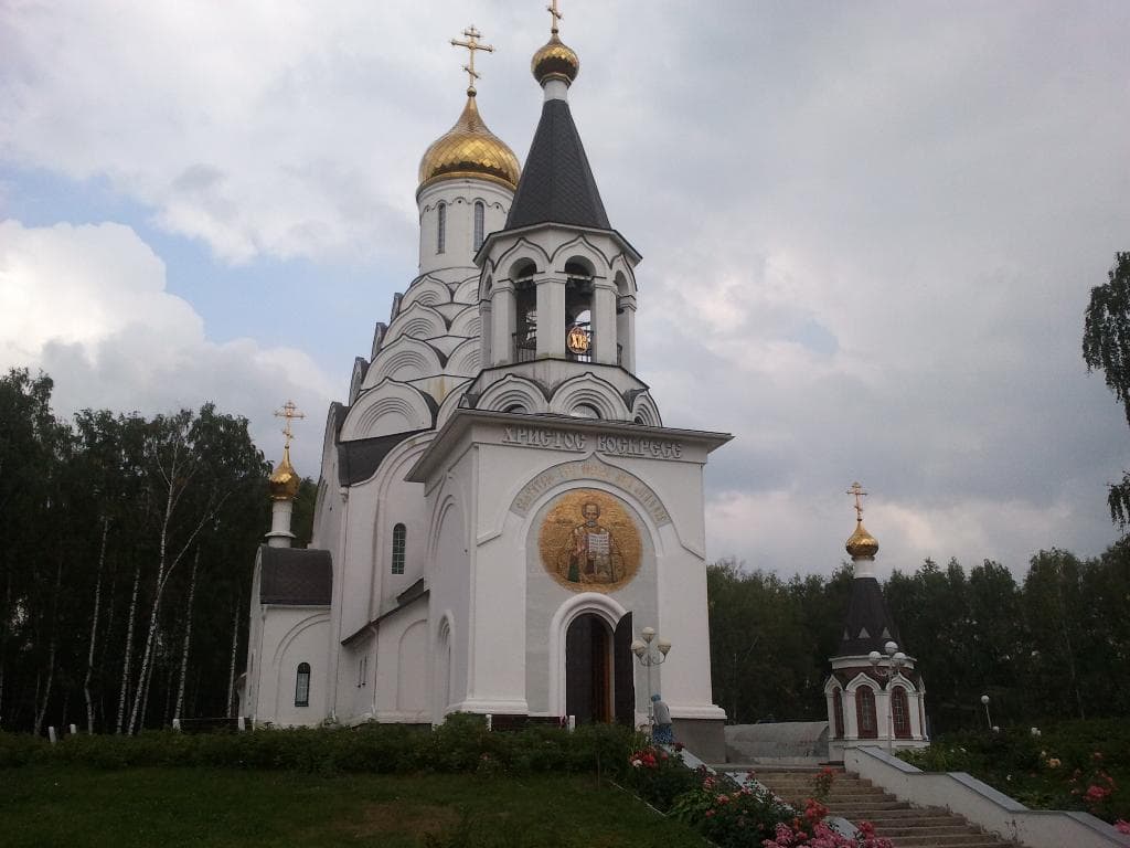 Красивый храм