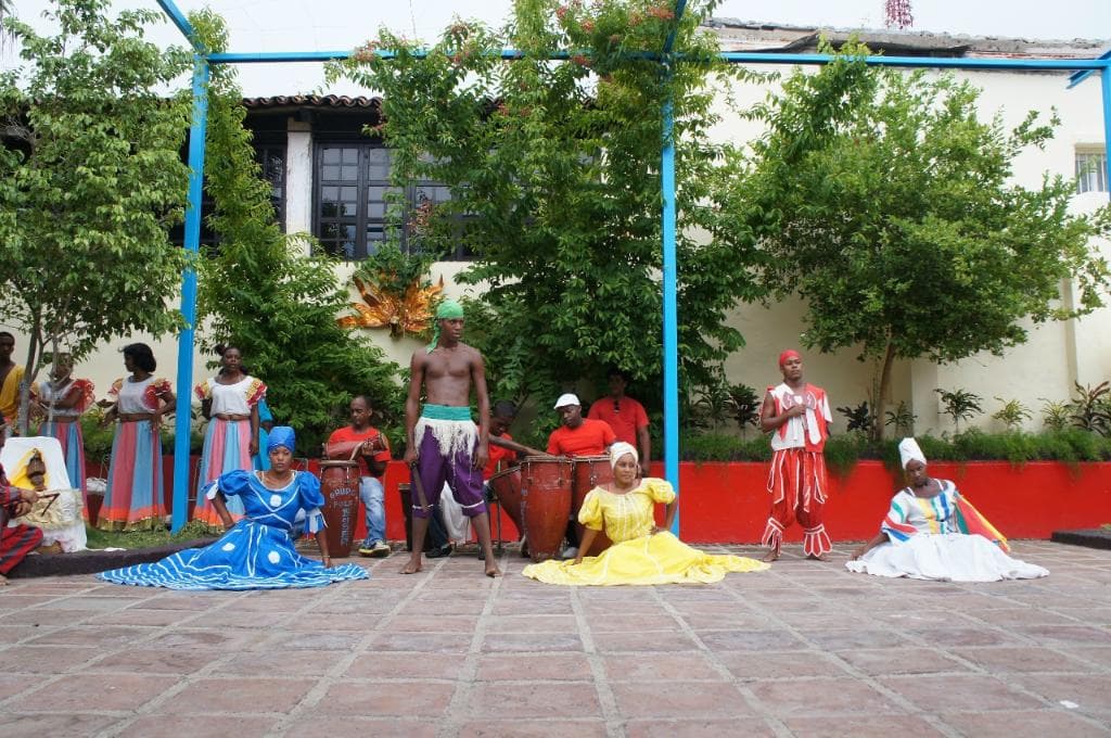 伝統ダンスショー