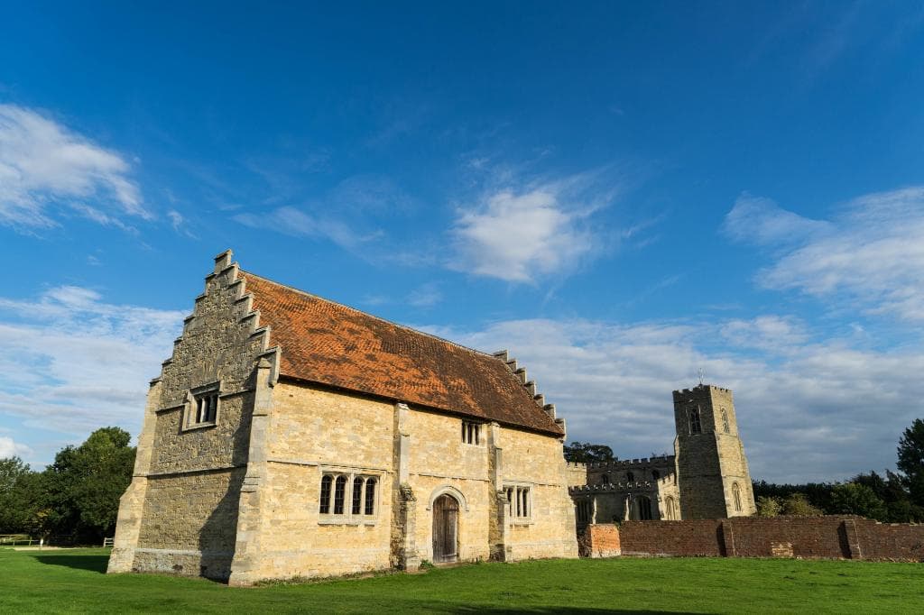 Hunting lodge? Stables?
