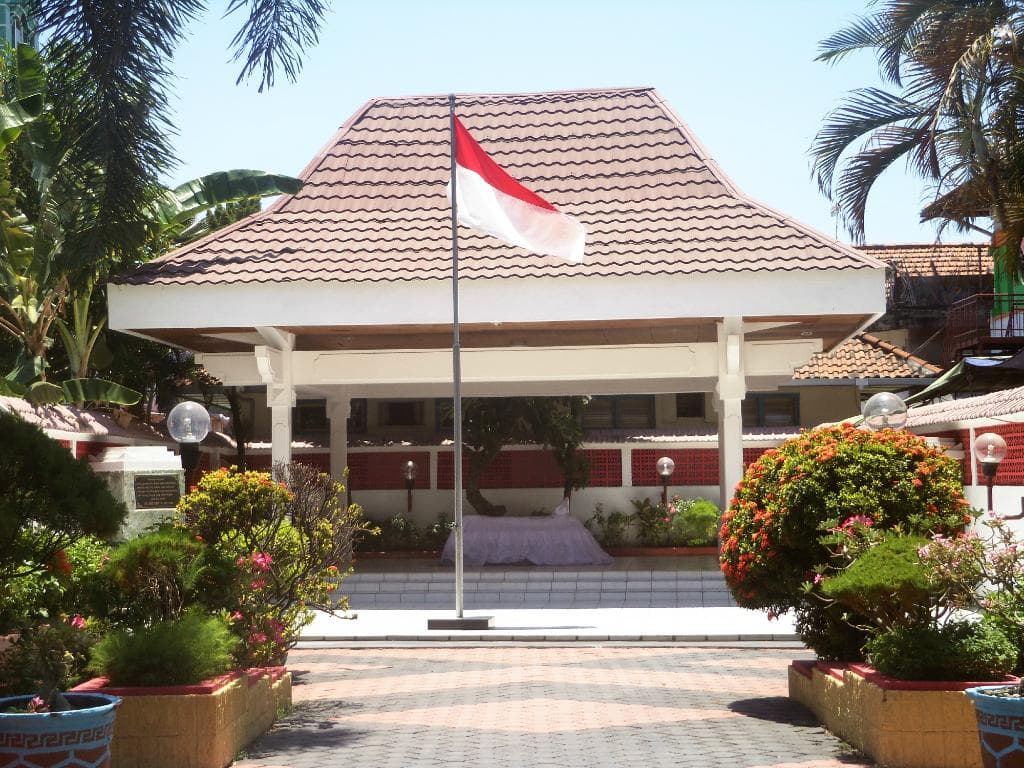 Tampak Depan Makam Dr. Soetomo