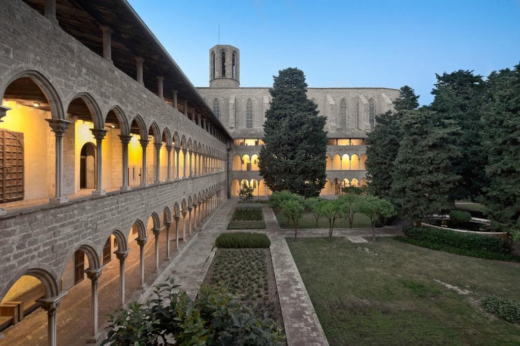 Claustre al capvespre
