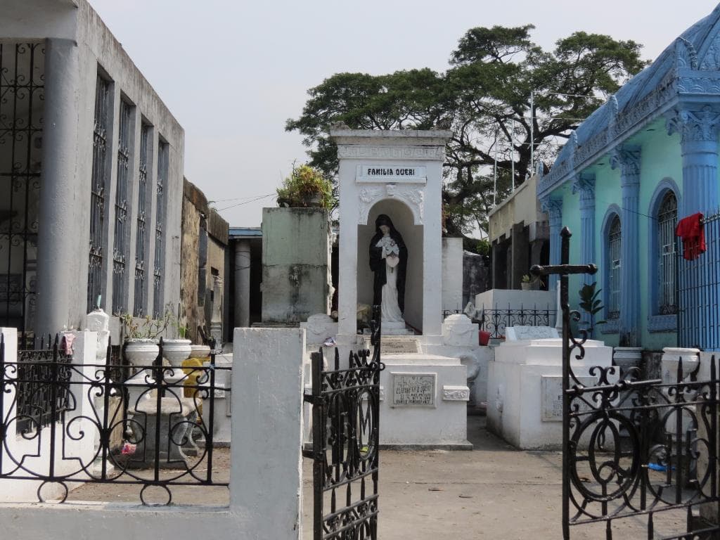 Один из склепов.