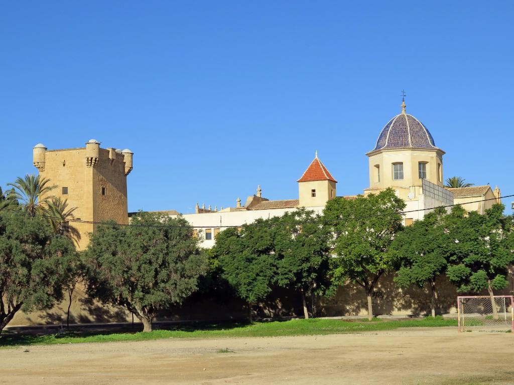 Башня и монастырь