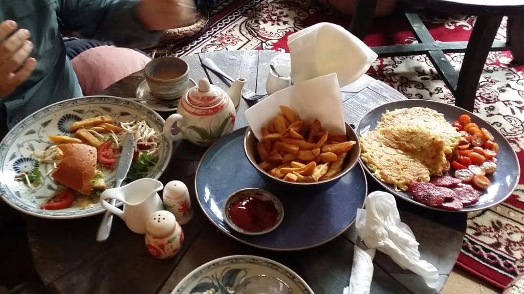 Live Music & Exhibitions