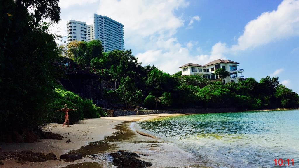 Великолепное место для прогулок. Утром морской бриз и легкий ветерок. Вечером тишина и заход сол