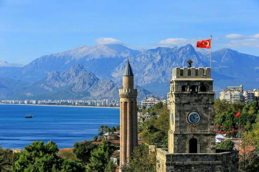 Saat kulesi ve Yivli minare - ANTALYA