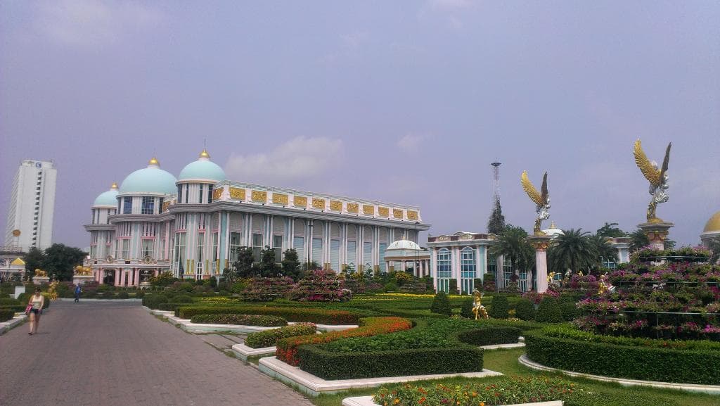 дворец "Куриного Короля"