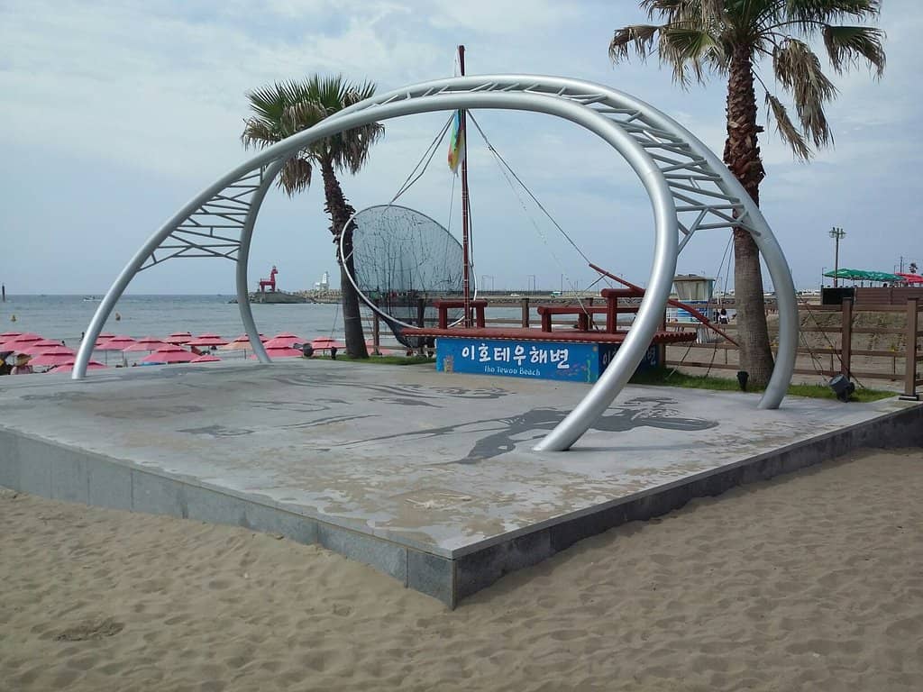 Horse-Shaped Lighthouses