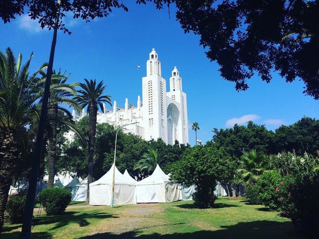 Красивое, спокойное место. Жаль, что собор не действующий.