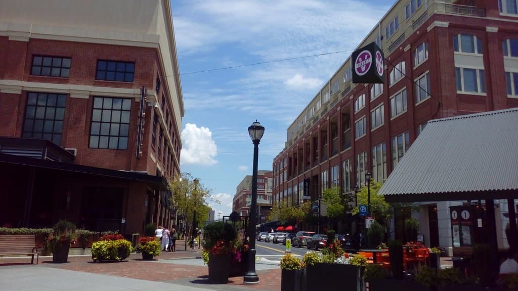 Vista da arquitetura de um dos acessos do local.