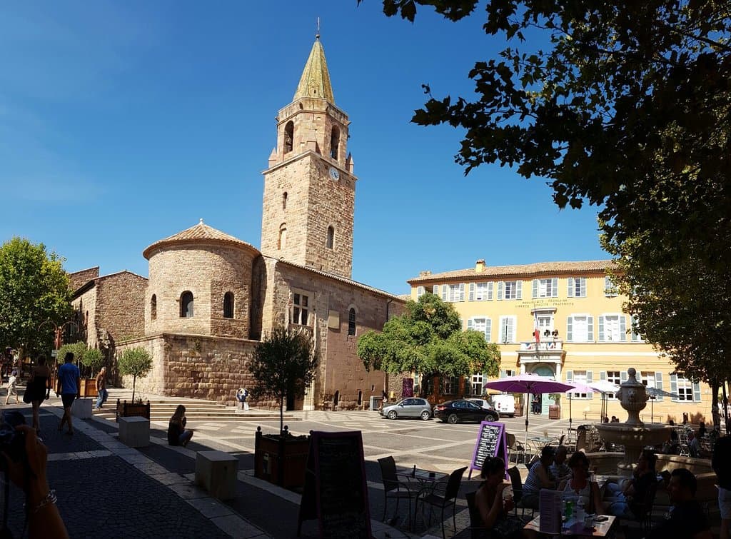 Malerischer Platz im Herzen der Altstadt