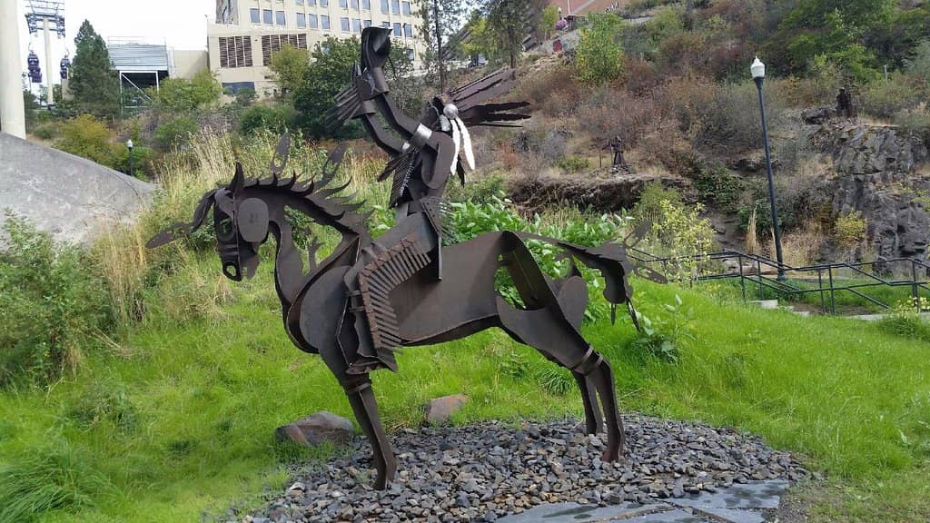 Local Boutiques & Eateries