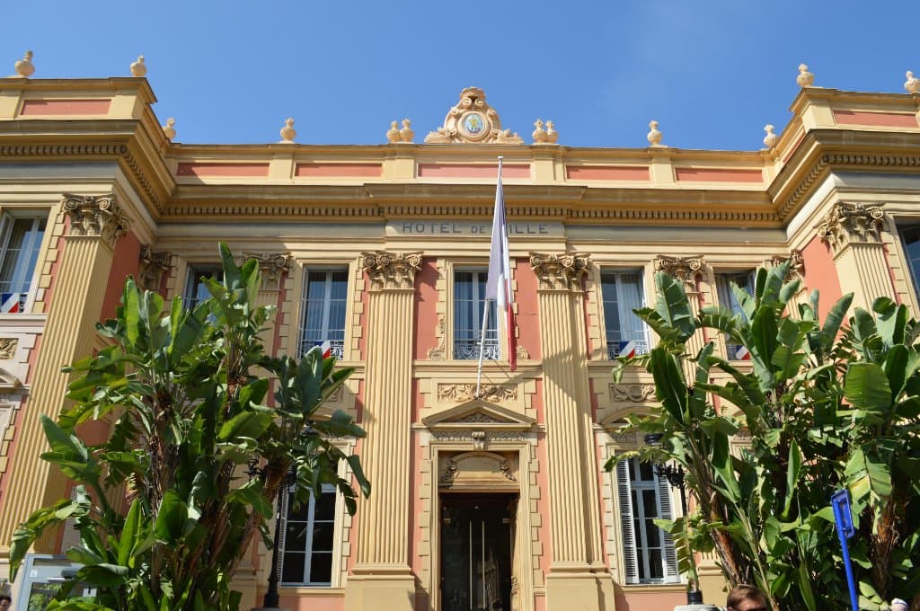 The building (City Hall) in which the Hall of Marriages is in
