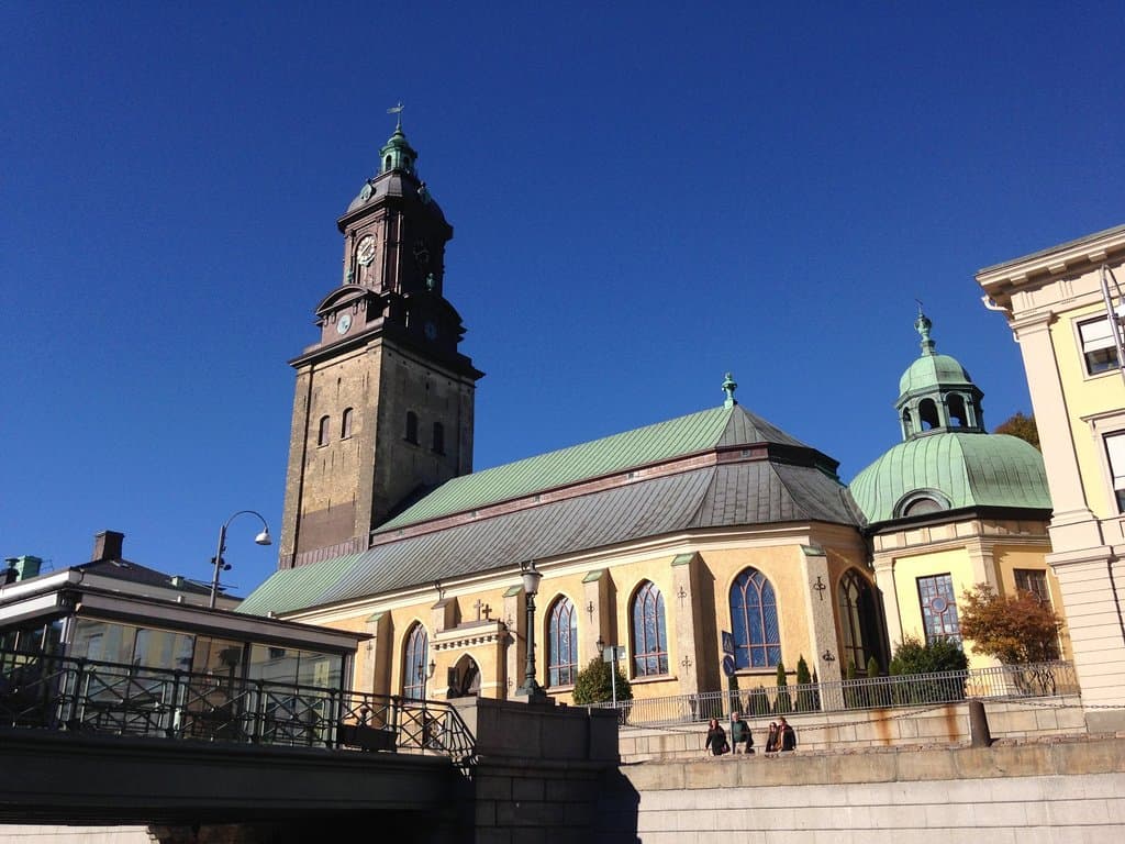 l'église vue du canal